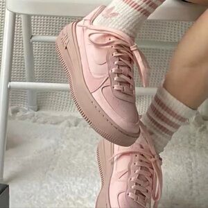 New NIKE AIRFORCE 1 PLT.AF.ORM PINK SIZE 8